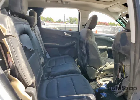 2022 Ford Escape Titanium z USA, uszkodzony, nr VIN 1FMCU9J91NUB93886